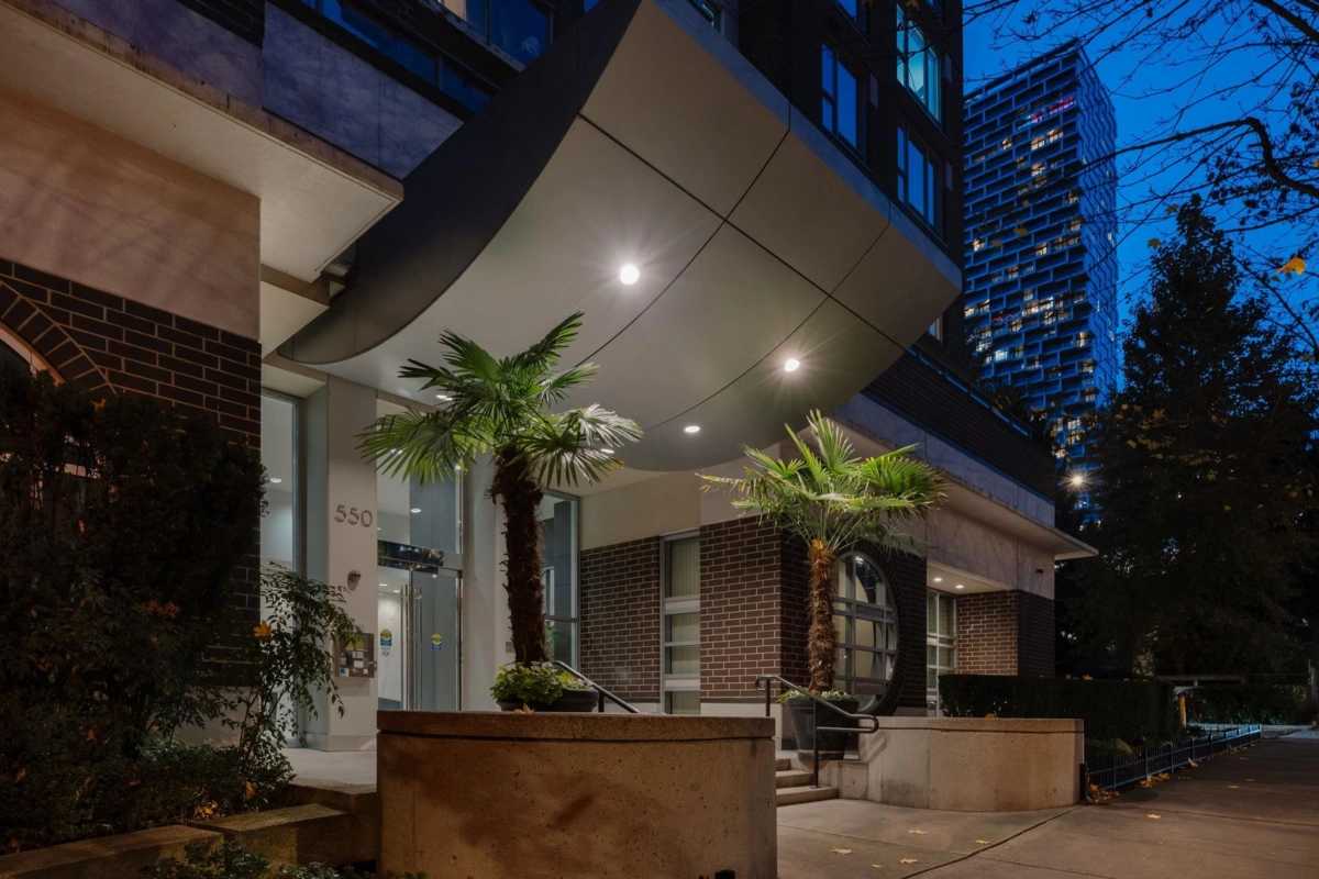 Front Yard Photo of 1705 550 Pacific Street, Vancouver, BC