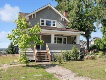 16602 Bell Road, Surrey, BC, Cloverdale BC — 5 bed single family residence for sale