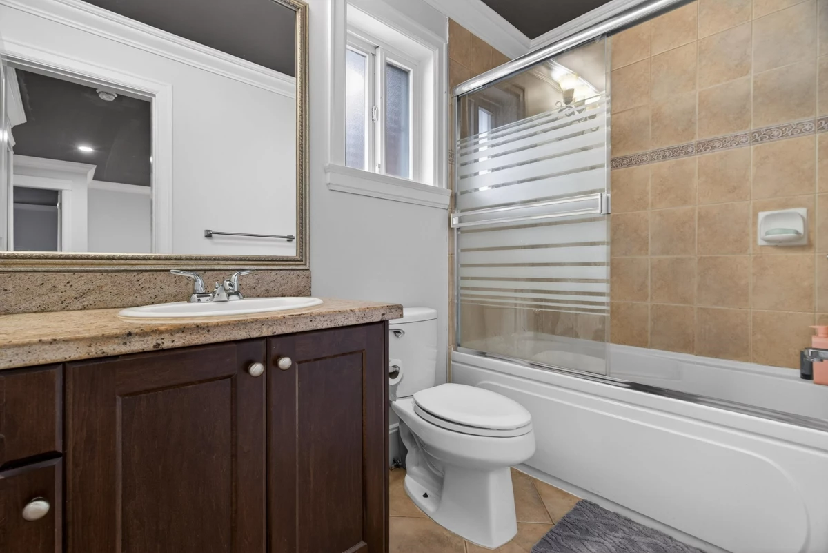Kitchen Island Photo of 14039 91 Avenue, Surrey, BC