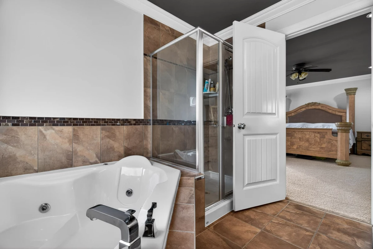 Kitchen Photo of 14039 91 Avenue, Surrey, BC