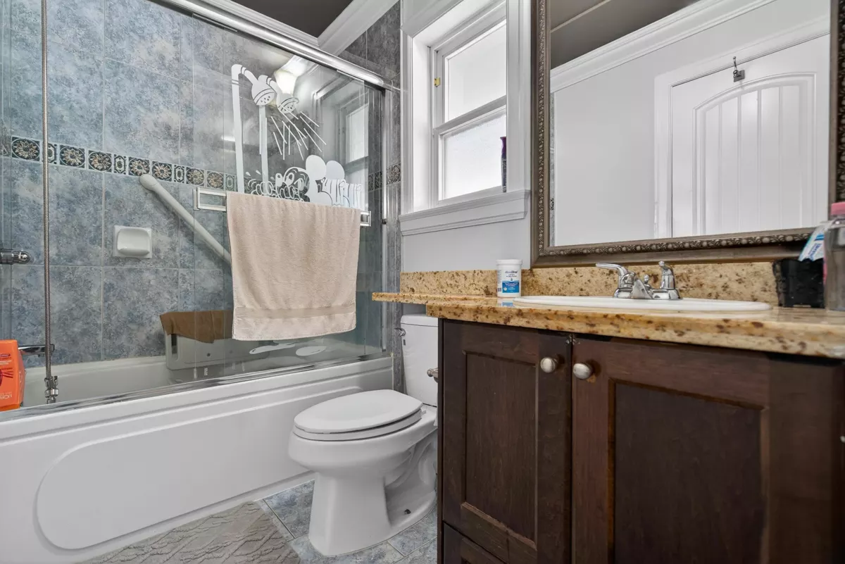 Primary Bathroom Photo of 14039 91 Avenue, Surrey, BC