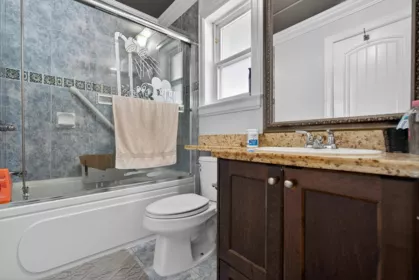 Primary Bathroom Photo of 14039 91 Avenue, Surrey, BC
