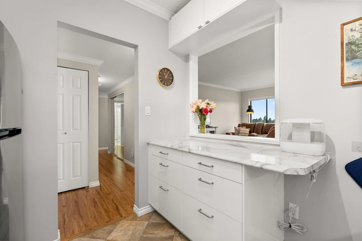 Dining Area Photo of 914 31955 Old Yale Road, Abbotsford, BC