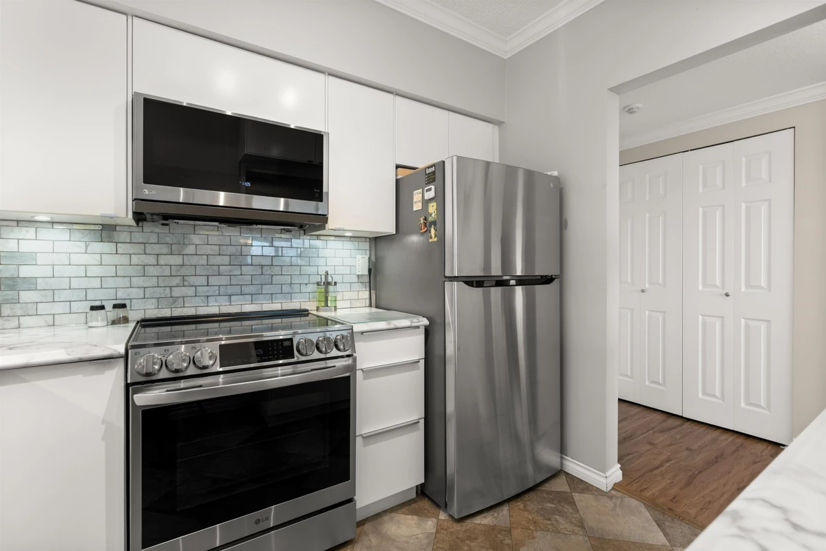 Family Room Photo of 914 31955 Old Yale Road, Abbotsford, BC