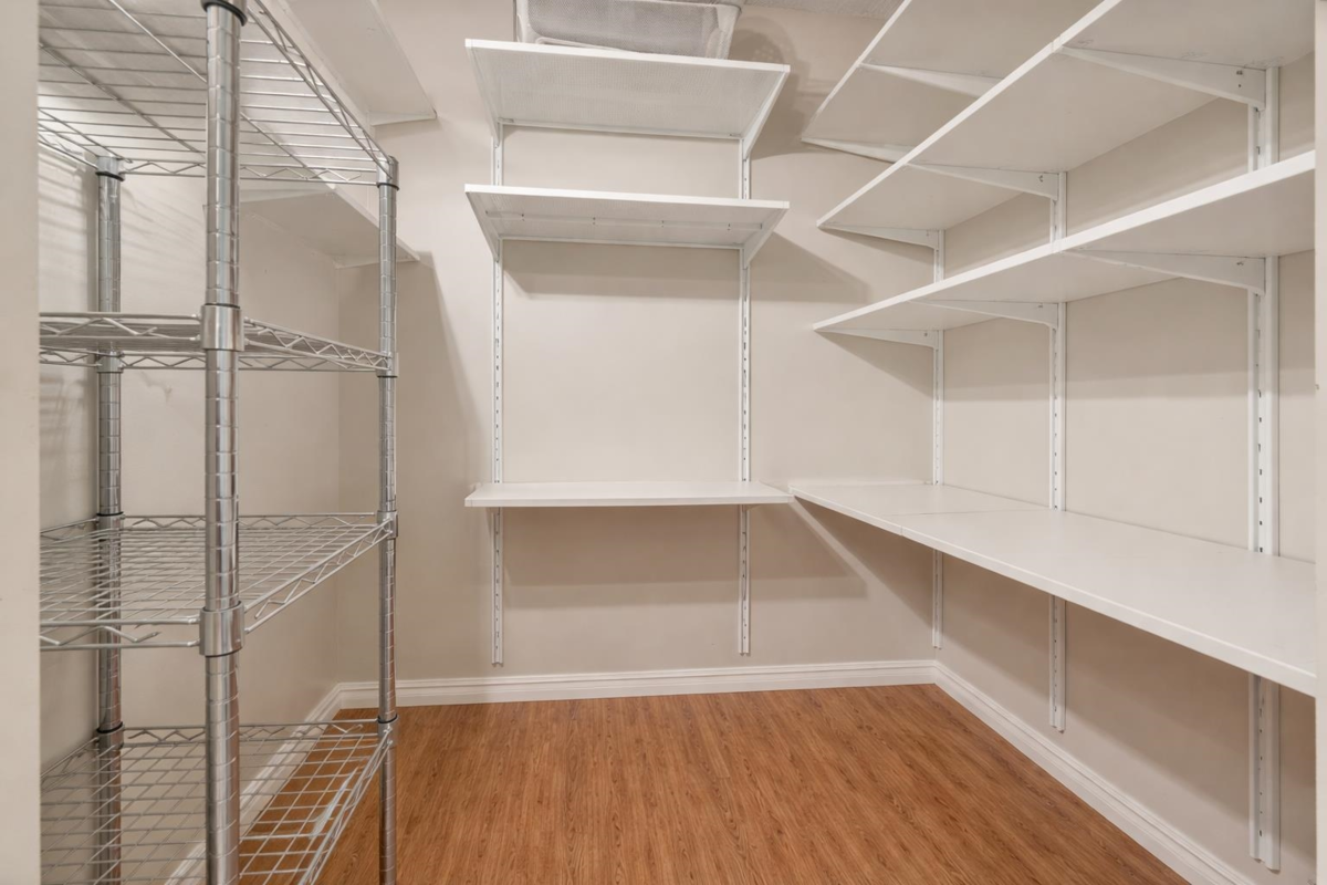 Guest Bathroom Photo of 914 31955 Old Yale Road, Abbotsford, BC