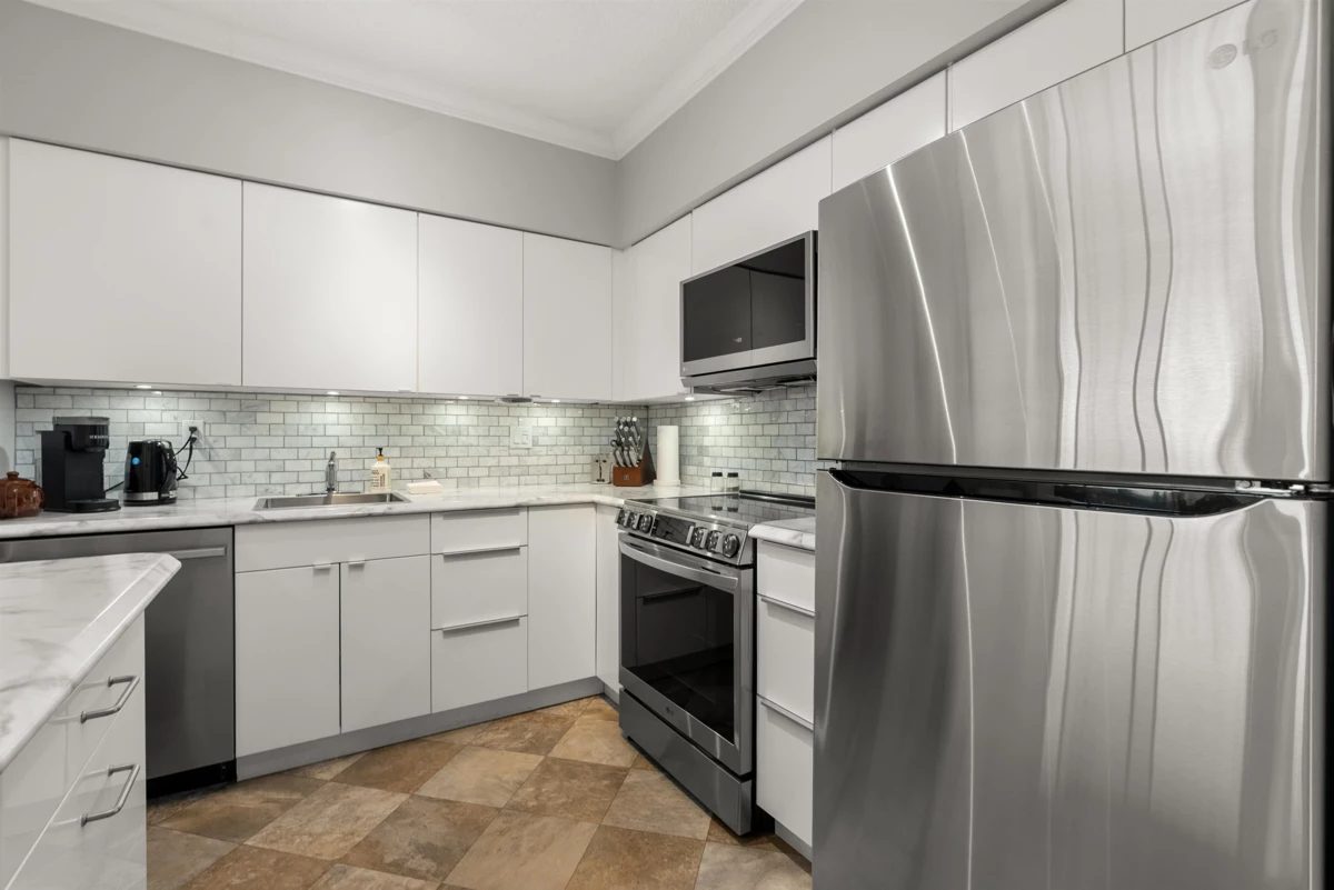 Living Room Photo of 914 31955 Old Yale Road, Abbotsford, BC