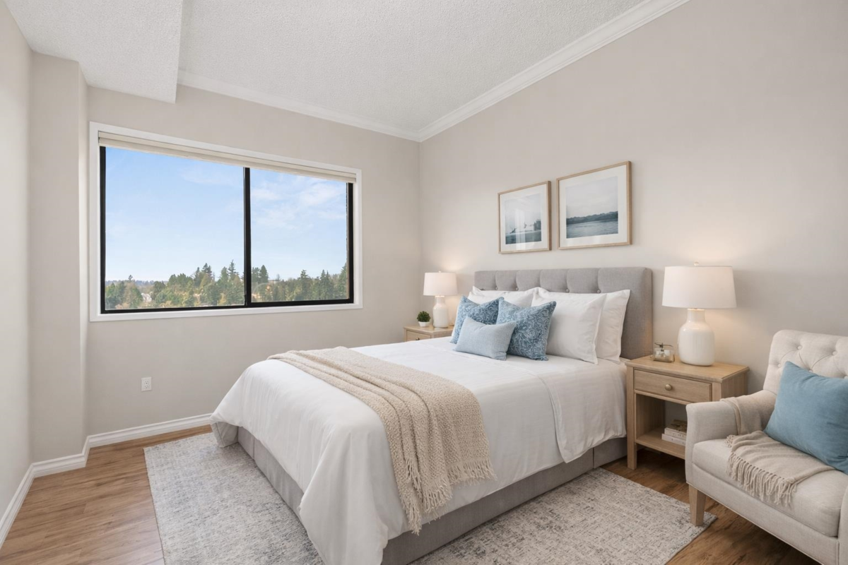 Walk-In Closet Photo of 914 31955 Old Yale Road, Abbotsford, BC