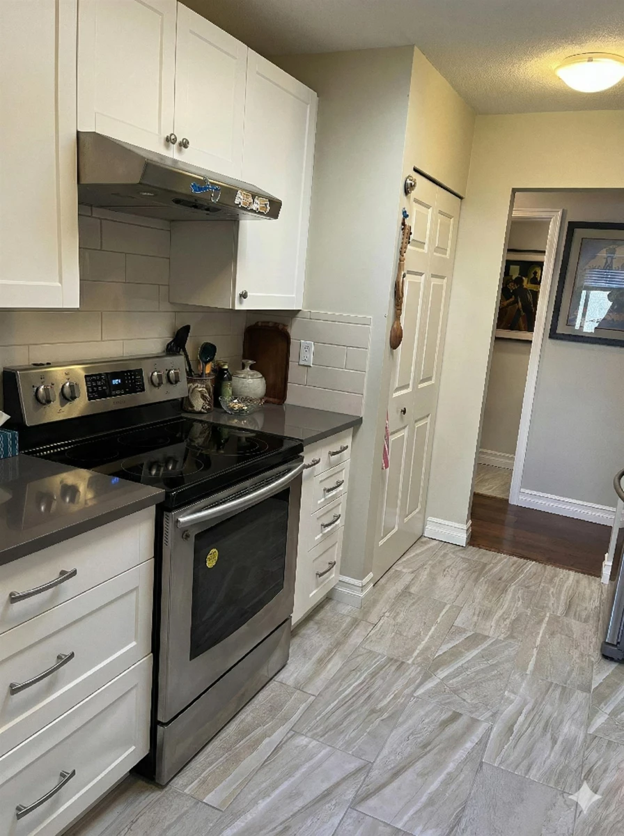 Dining Area Photo of 302 1354 Winter Street, White Rock, BC