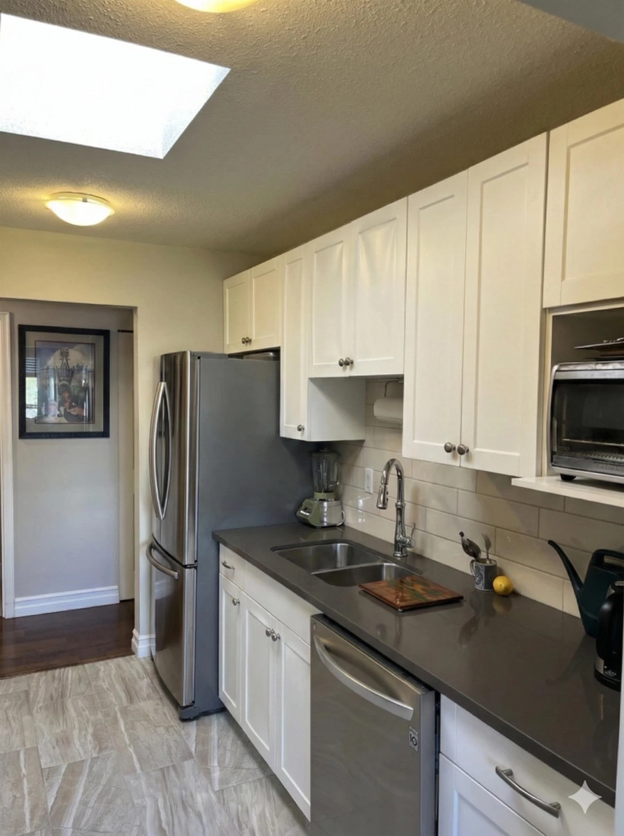 Kitchen Photo of 302 1354 Winter Street, White Rock, BC