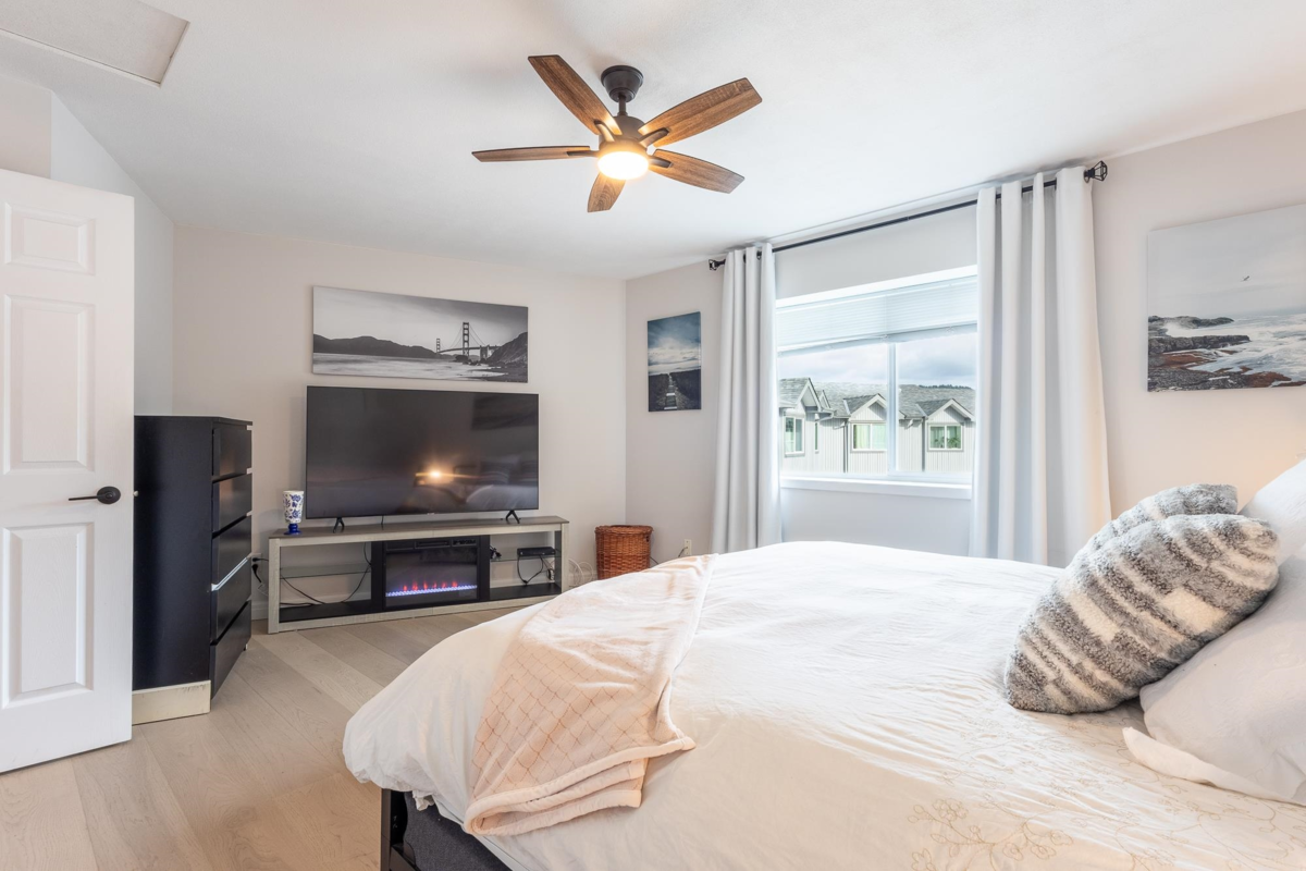 Bedroom 3 Photo of 35 5761 Wharf Avenue, Sechelt, BC