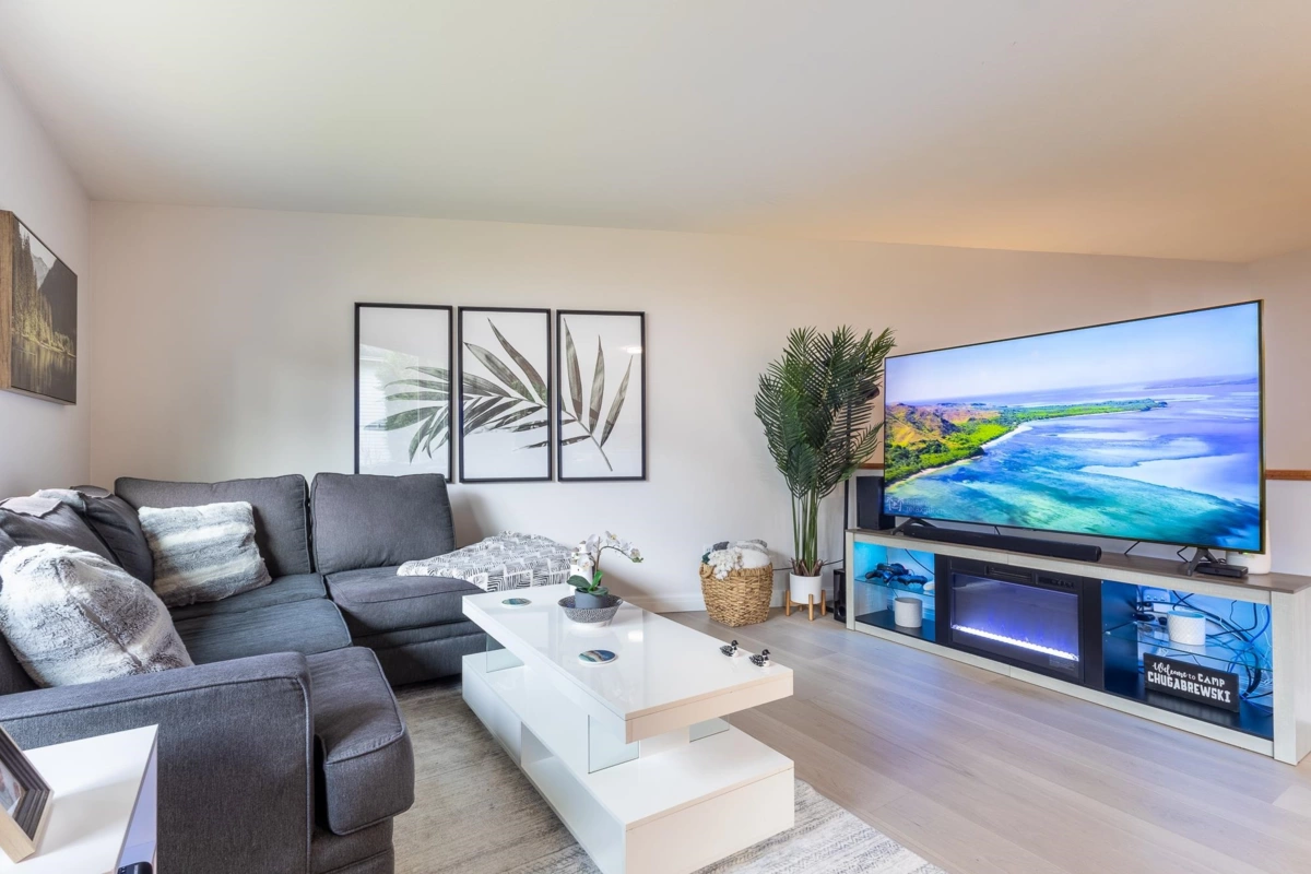 Breakfast Nook Photo of 35 5761 Wharf Avenue, Sechelt, BC