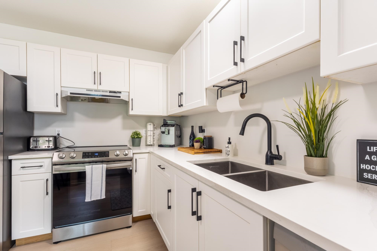 Dining Area Photo of 35 5761 Wharf Avenue, Sechelt, BC