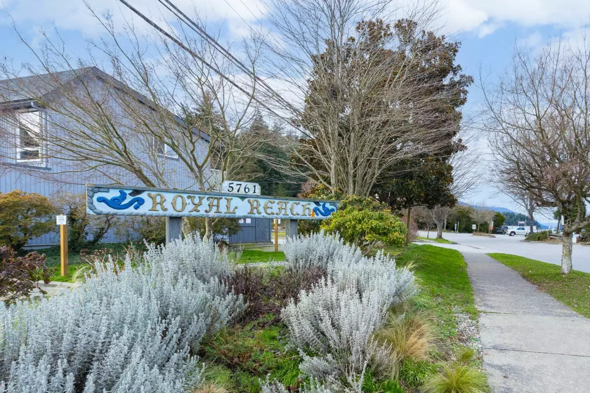 Hot Tub / Spa Photo of 35 5761 Wharf Avenue, Sechelt, BC