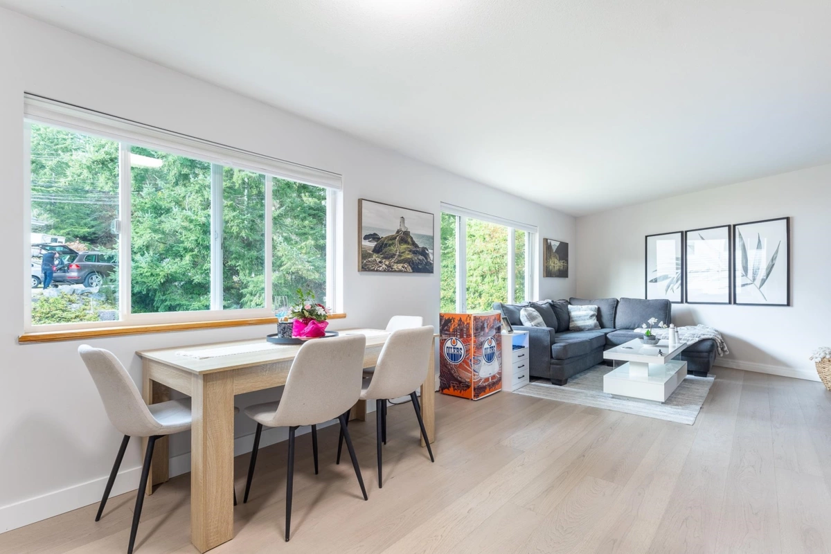 Kitchen Island Photo of 35 5761 Wharf Avenue, Sechelt, BC