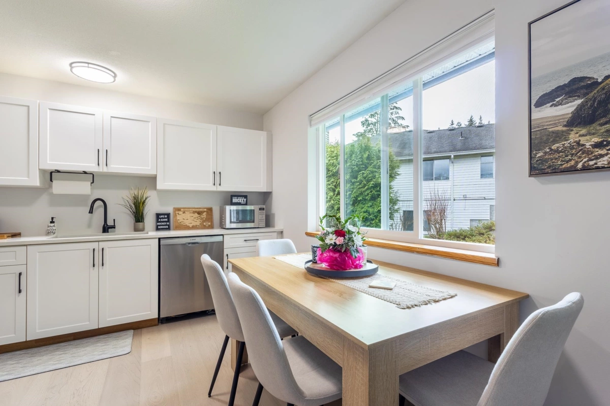 Kitchen Photo of 35 5761 Wharf Avenue, Sechelt, BC