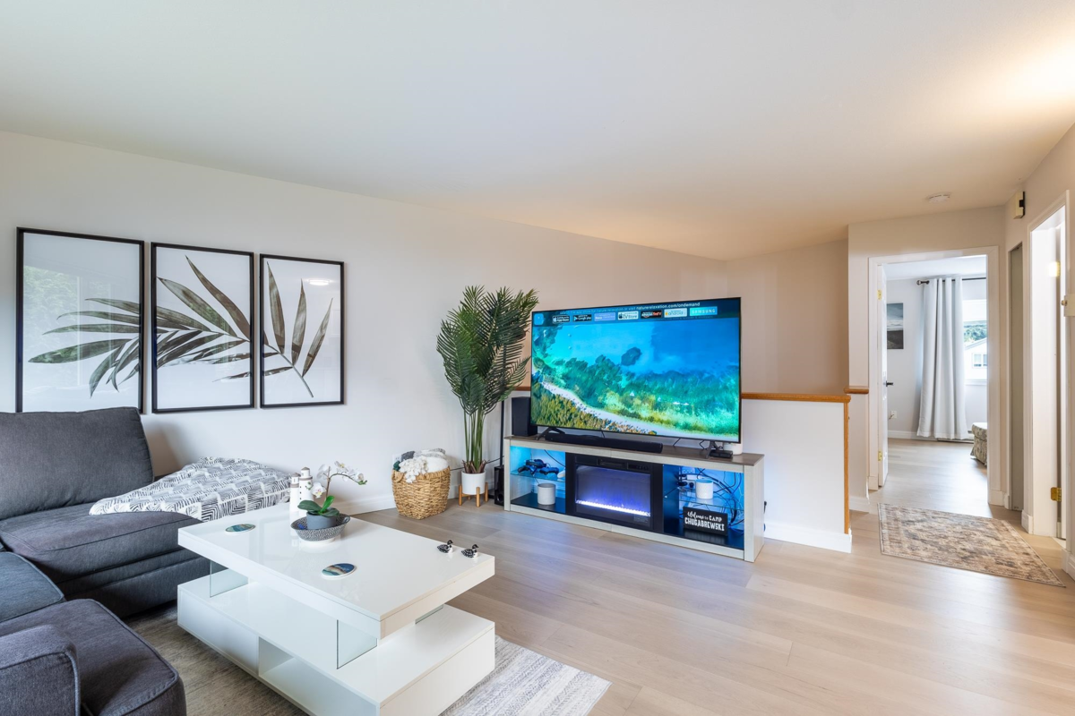 Primary Bathroom Photo of 35 5761 Wharf Avenue, Sechelt, BC