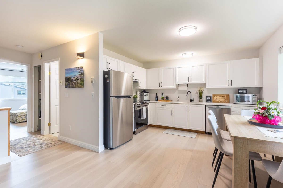 Walk-In Closet Photo of 35 5761 Wharf Avenue, Sechelt, BC