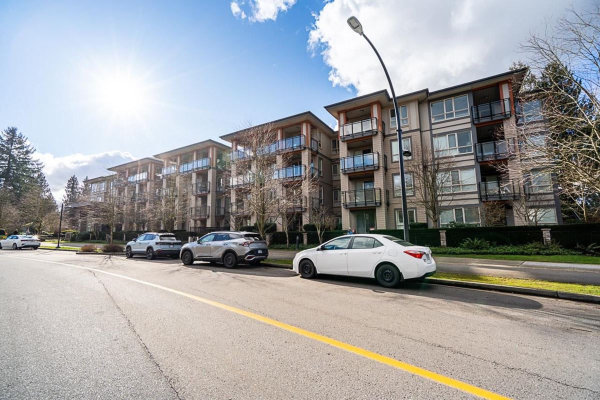 Hot Tub / Spa Photo of 210 3399 Noel Drive, Burnaby, BC