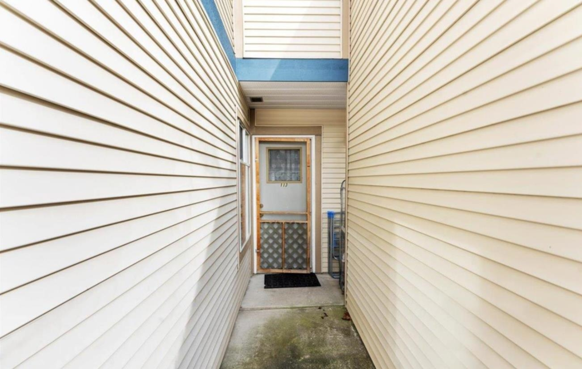 Entry Foyer Photo of 113 7837 120a Street, Surrey, BC