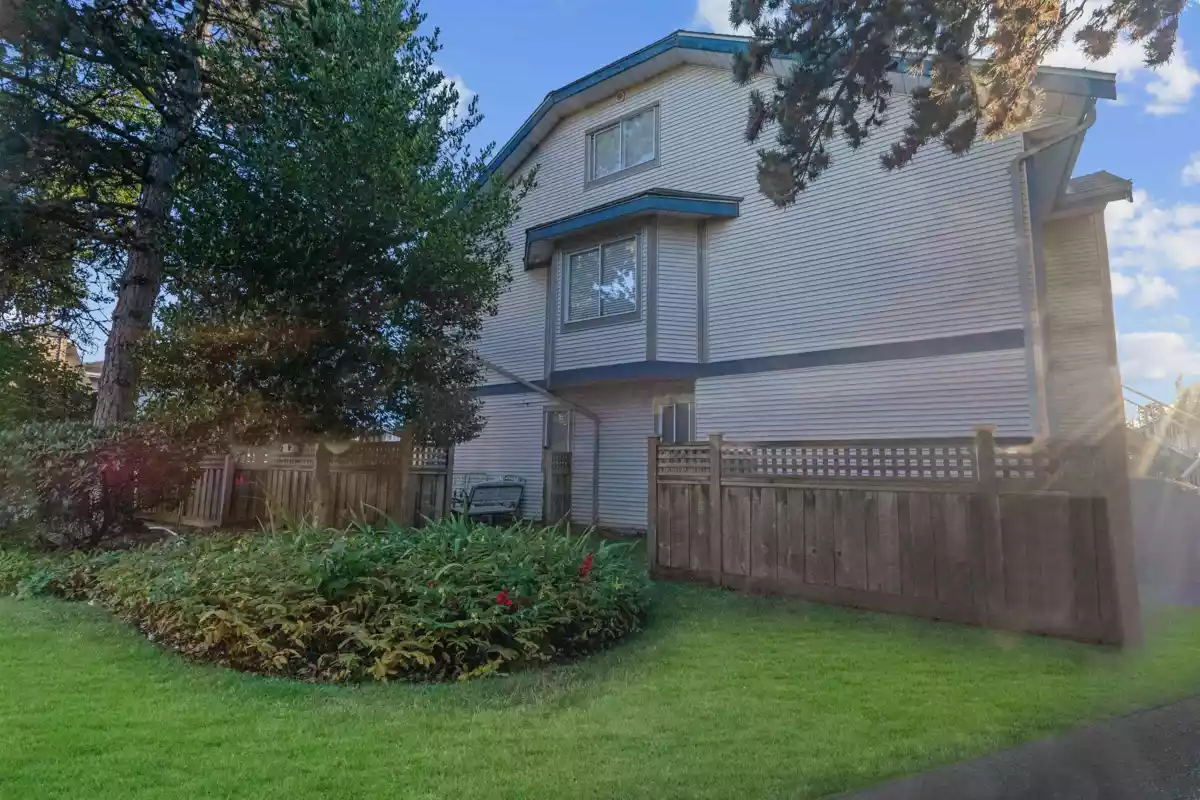 Hallway Photo of 113 7837 120a Street, Surrey, BC