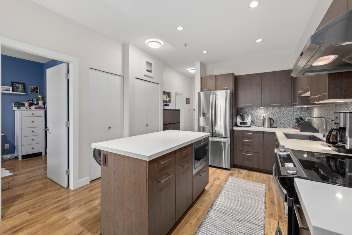 Kitchen Island Photo of 2102 963 Charland Avenue, Coquitlam, BC