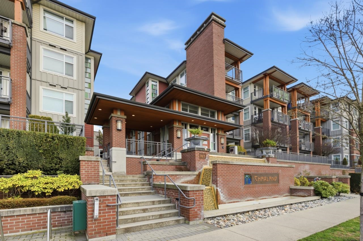 Outdoor Patio Photo of 2102 963 Charland Avenue, Coquitlam, BC