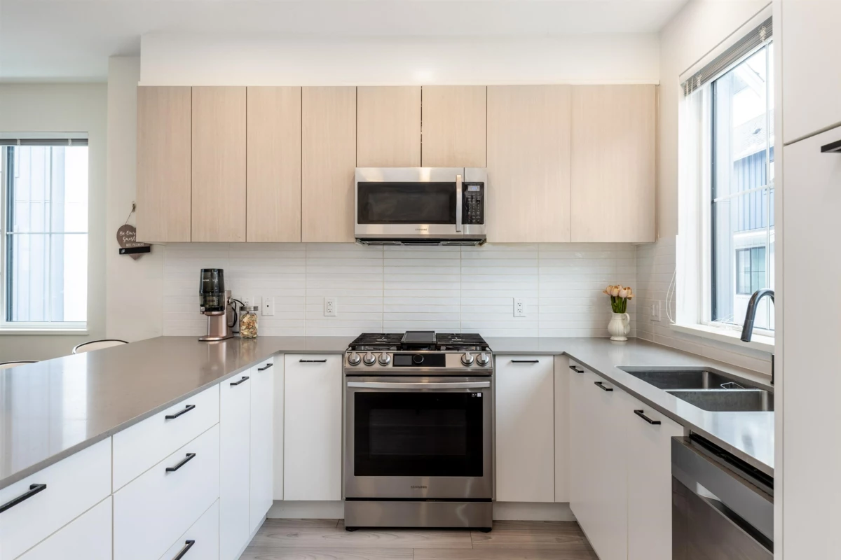 Family Room Photo of 123 488 Furness Street, New Westminster, BC