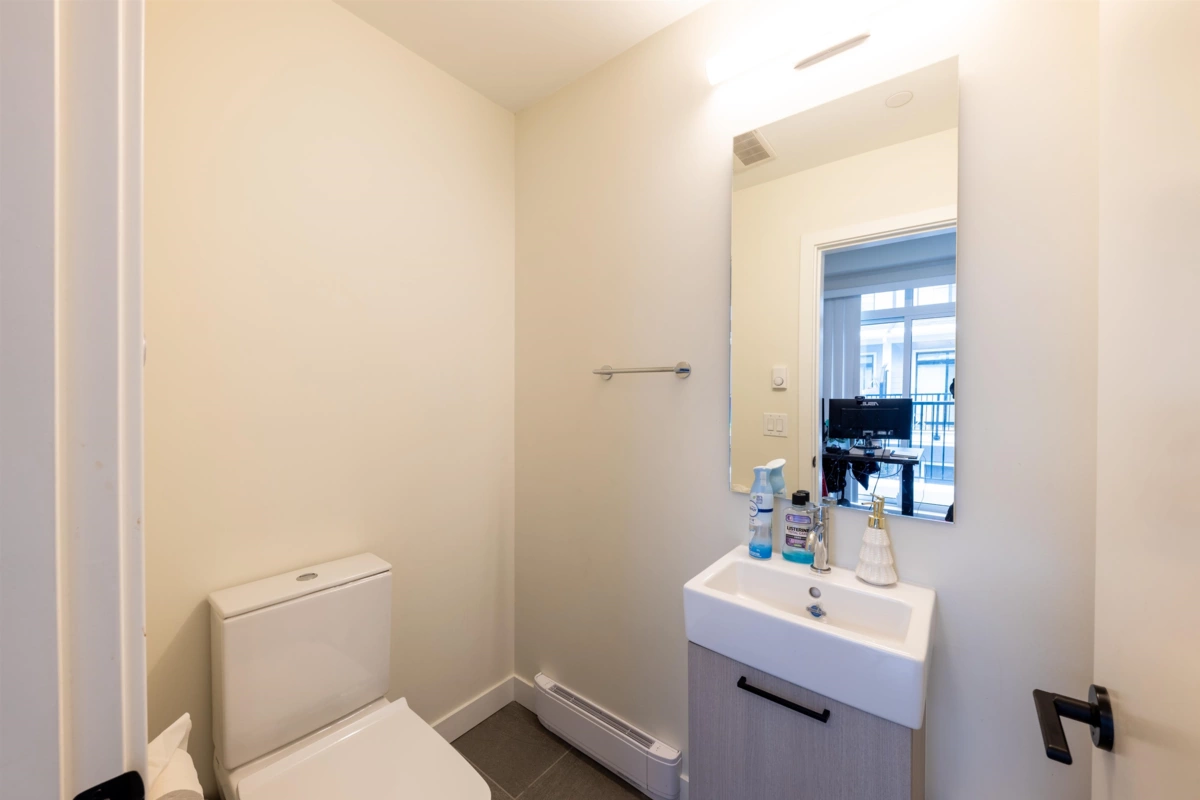 Kitchen Island Photo of 123 488 Furness Street, New Westminster, BC