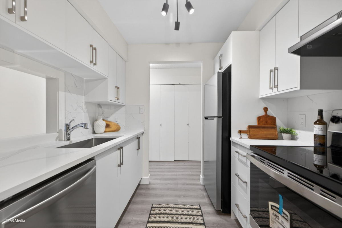 Kitchen Photo of 309 385 Ginger Drive, New Westminster, BC