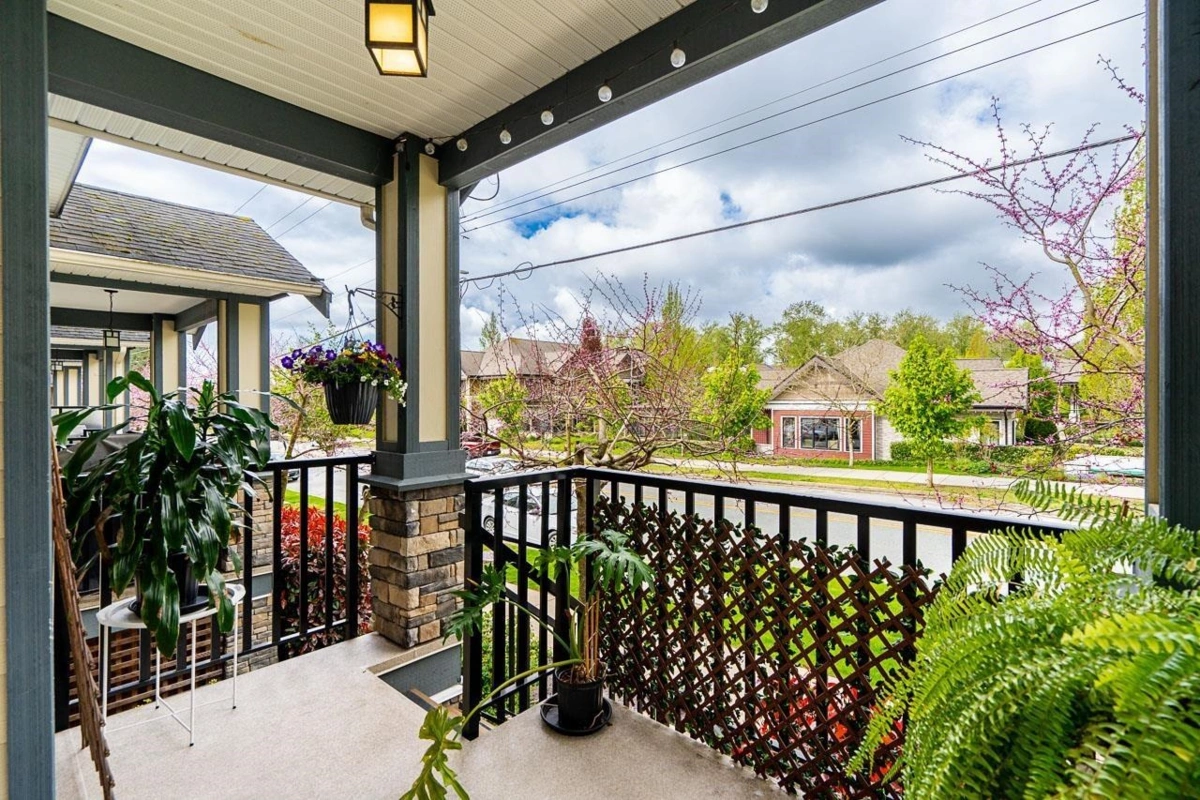 Dining Area Photo of 1 18818 71 Avenue, Surrey, BC