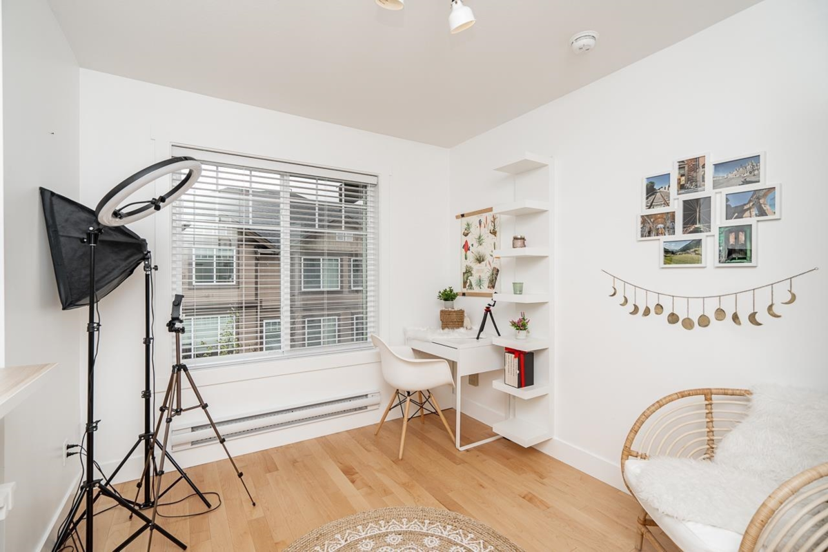 Entry Foyer Photo of 1 18818 71 Avenue, Surrey, BC