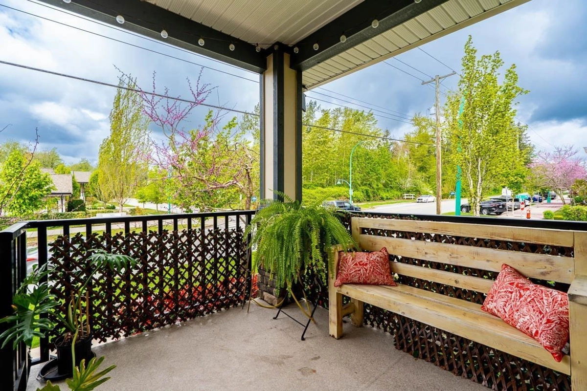 Family Room Photo of 1 18818 71 Avenue, Surrey, BC