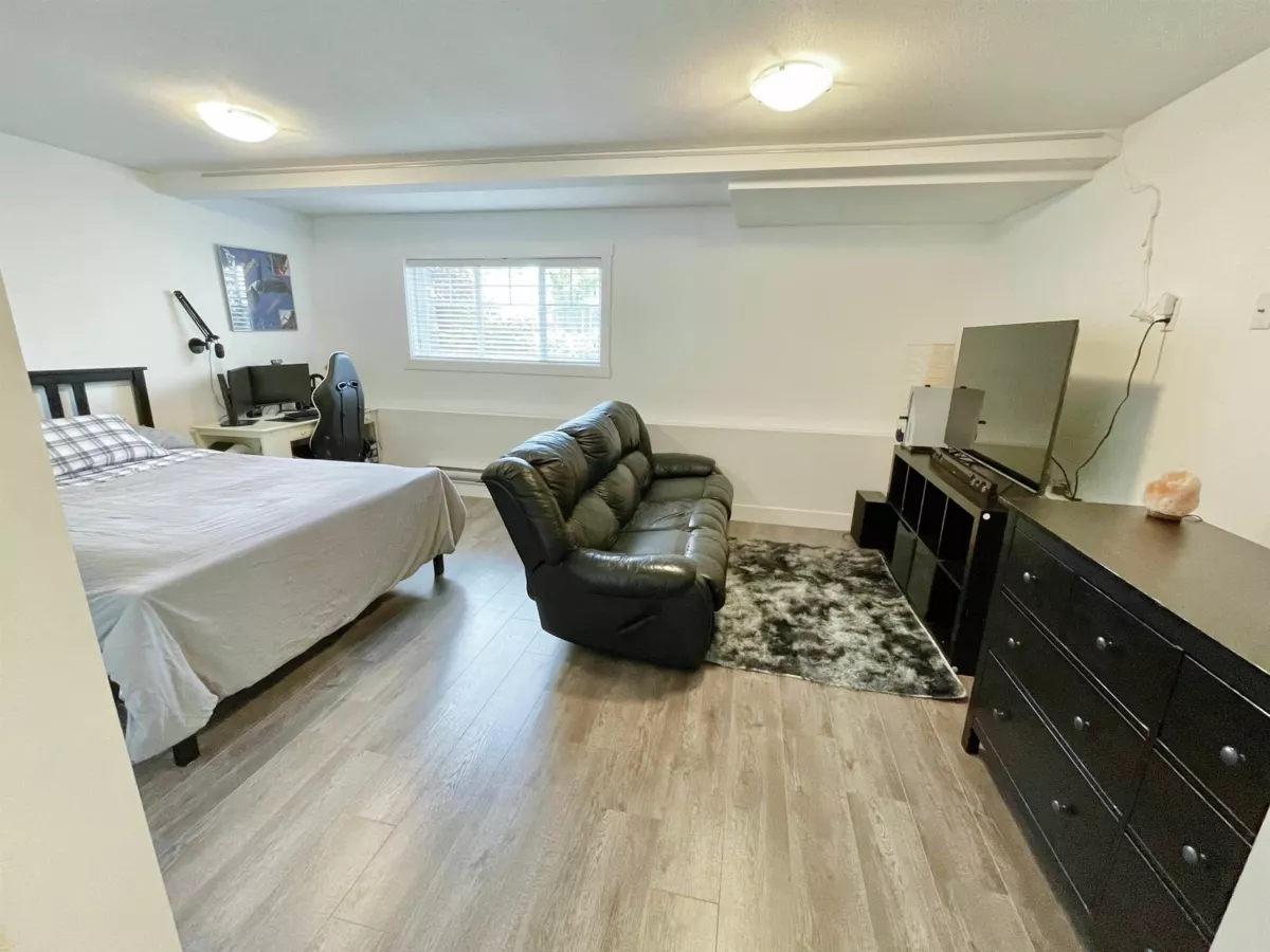 Front Yard Photo of 1 18818 71 Avenue, Surrey, BC