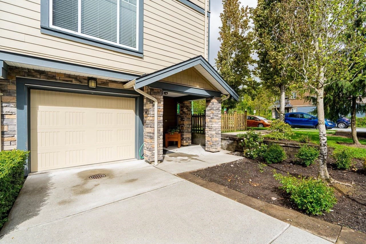 Outdoor Kitchen Photo of 1 18818 71 Avenue, Surrey, BC