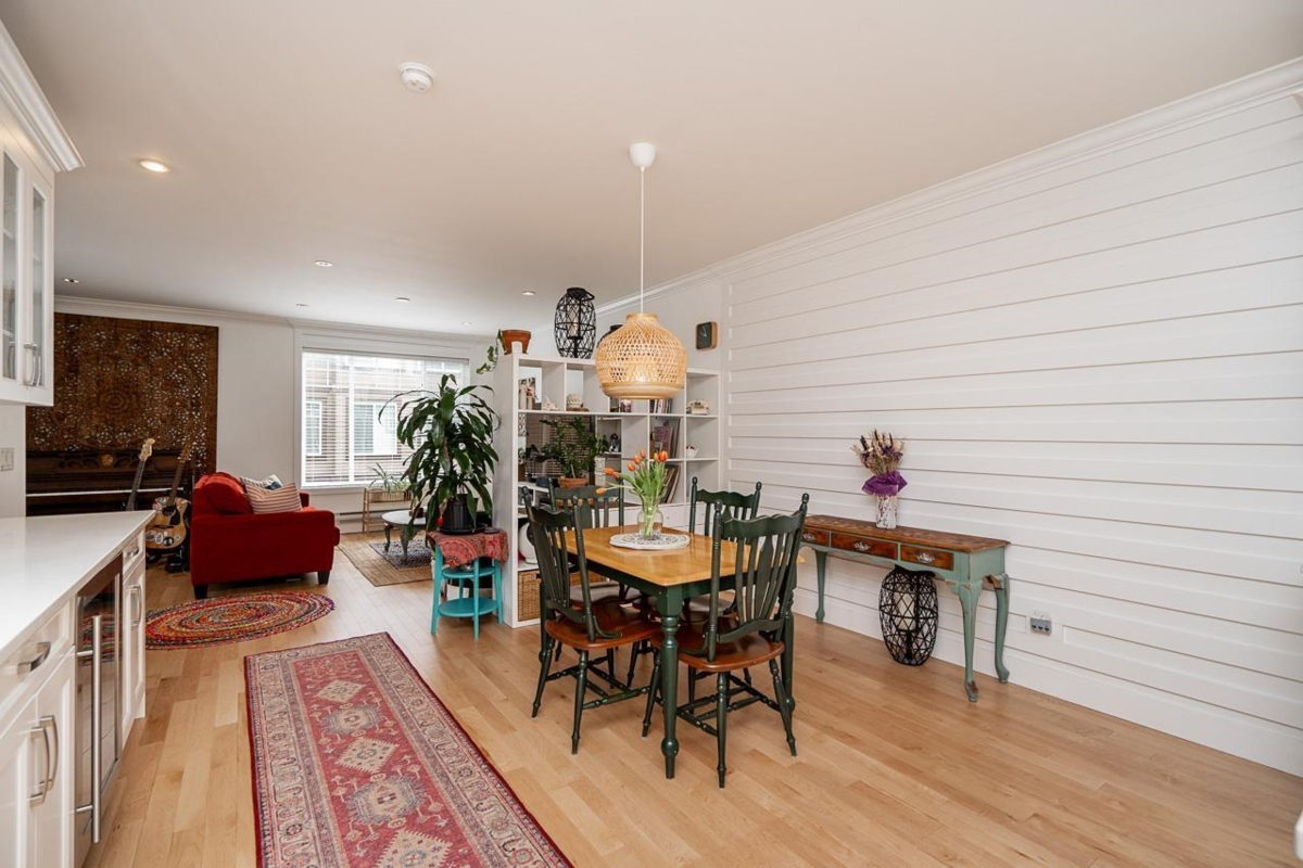 Primary Bathroom Photo of 1 18818 71 Avenue, Surrey, BC