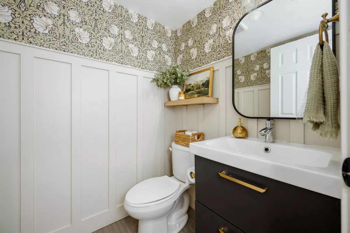 Powder Room Photo of 11769 N Wildwood Crescent, Pitt Meadows, BC