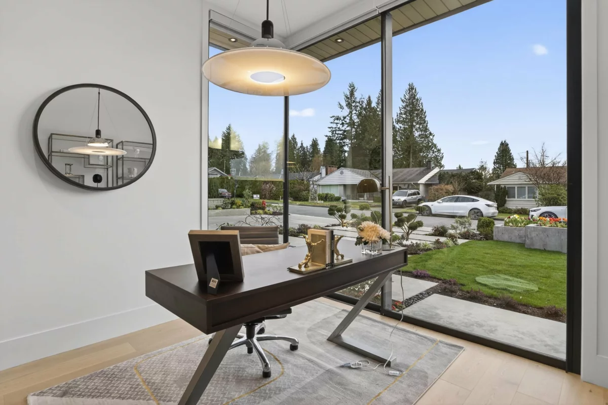 Breakfast Nook Photo of 922 Wentworth Avenue, North Vancouver, BC