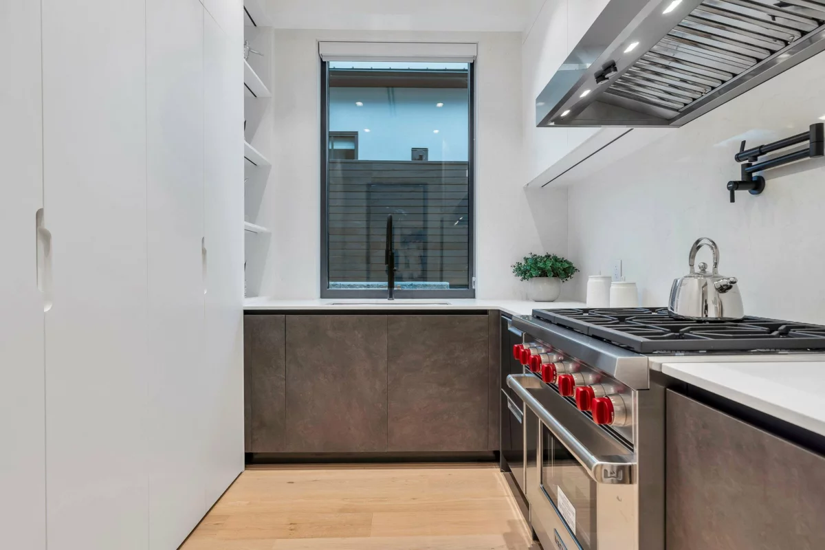 Guest Bathroom Photo of 922 Wentworth Avenue, North Vancouver, BC