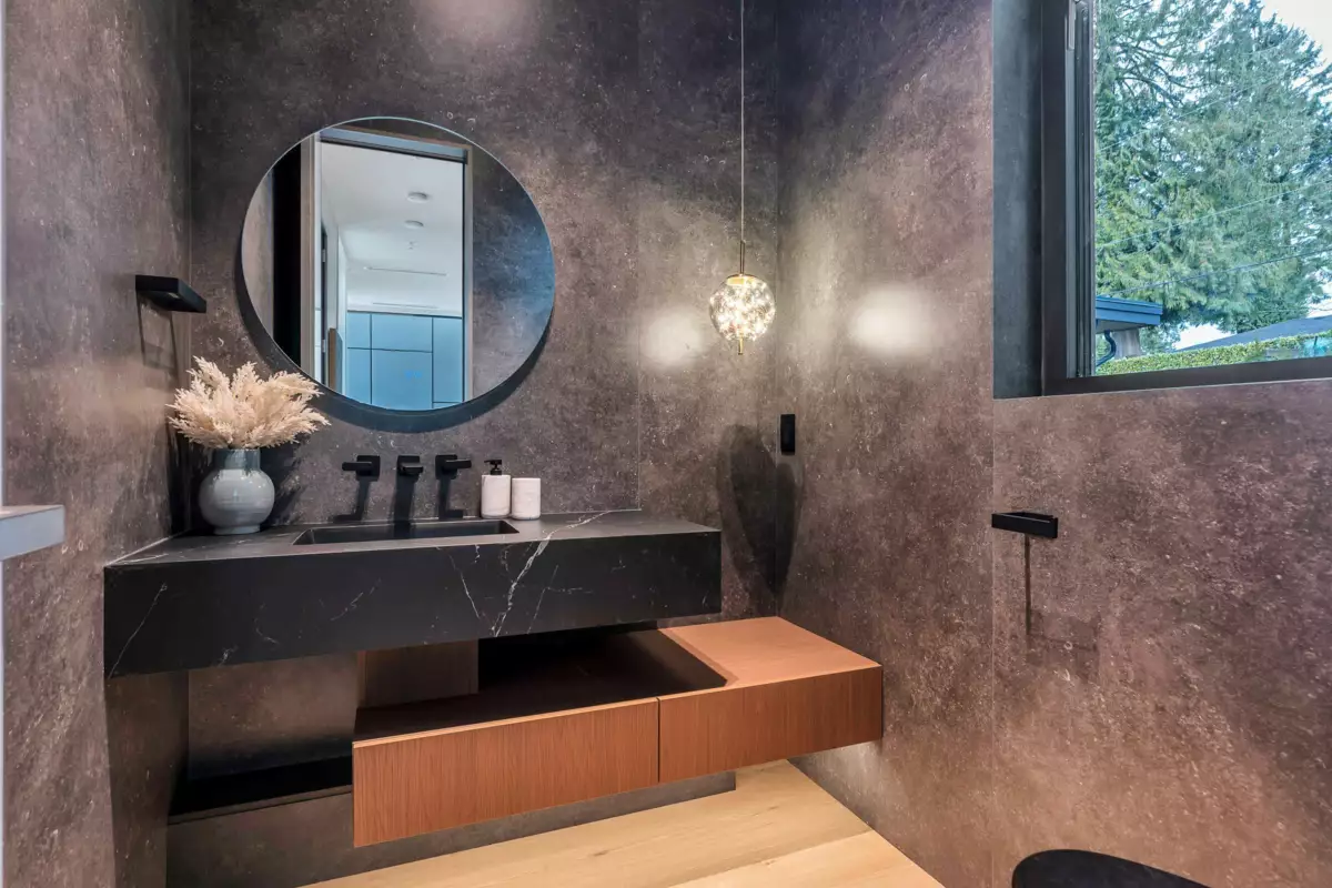 Kitchen Island Photo of 922 Wentworth Avenue, North Vancouver, BC