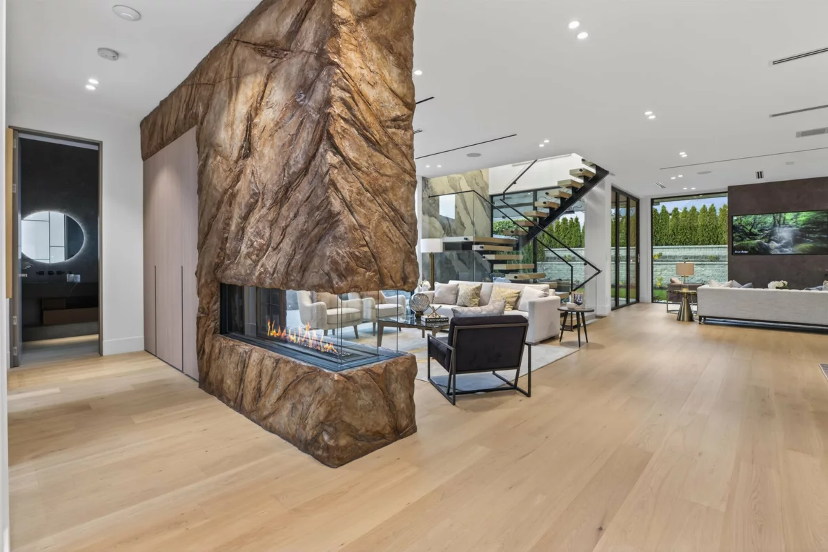 Kitchen Photo of 922 Wentworth Avenue, North Vancouver, BC