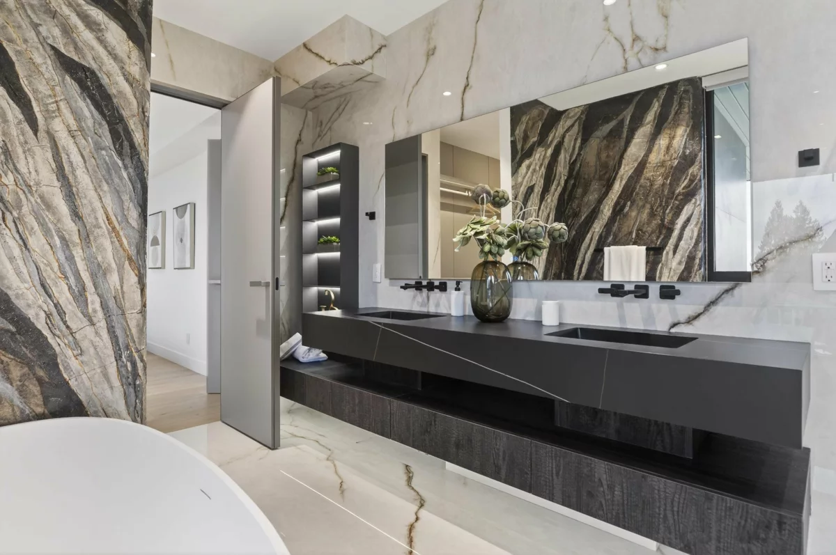 Mudroom Photo of 922 Wentworth Avenue, North Vancouver, BC