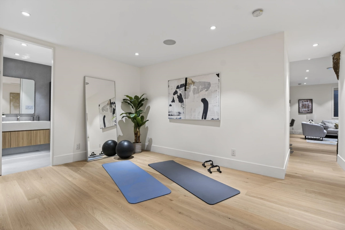 Outdoor Kitchen Photo of 922 Wentworth Avenue, North Vancouver, BC