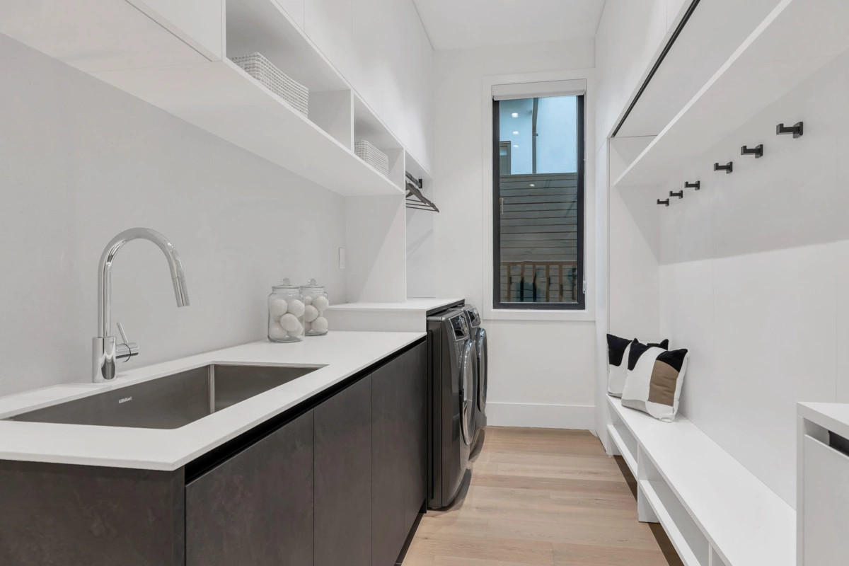 Powder Room Photo of 922 Wentworth Avenue, North Vancouver, BC