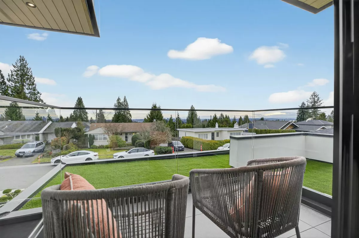 Staircase Photo of 922 Wentworth Avenue, North Vancouver, BC