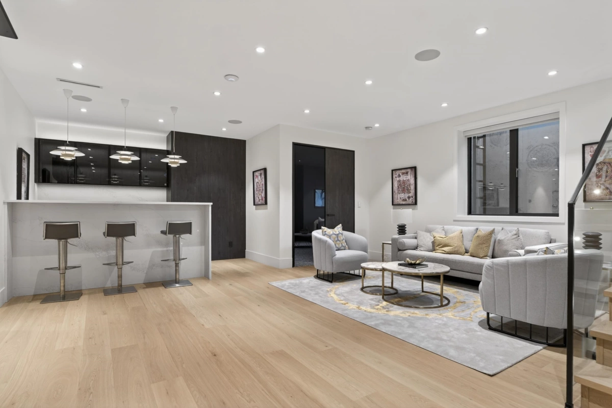 Swimming Pool Photo of 922 Wentworth Avenue, North Vancouver, BC