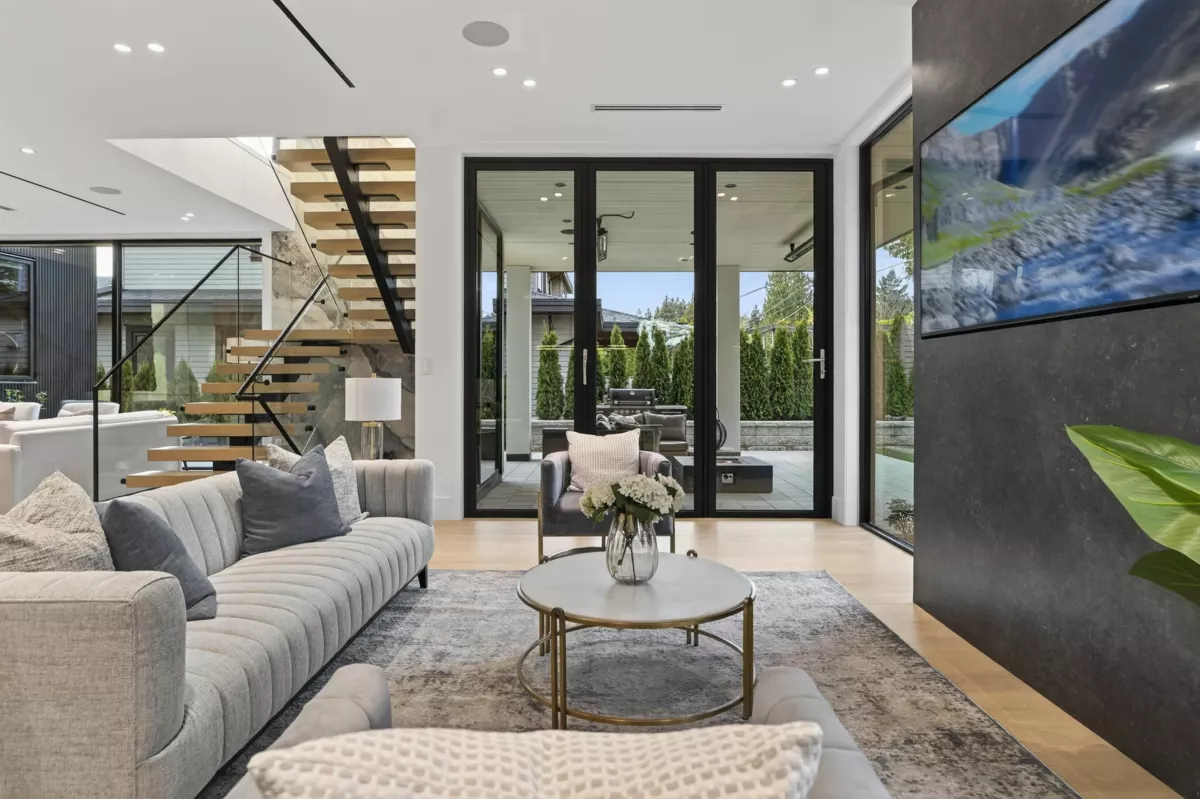 Walk-In Closet Photo of 922 Wentworth Avenue, North Vancouver, BC