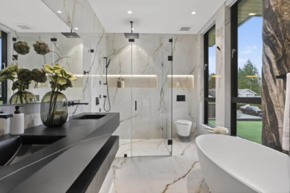 Entry Foyer Photo of 922 Wentworth Avenue, North Vancouver, BC
