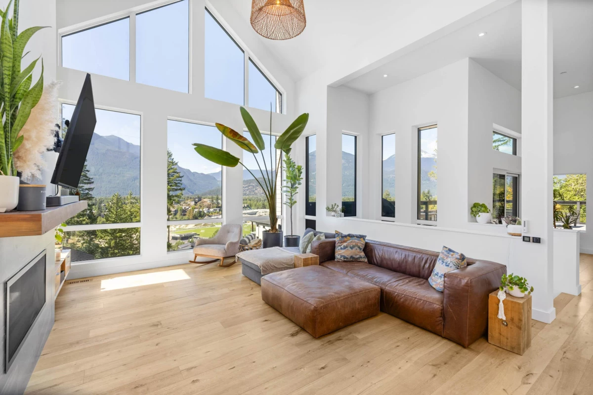 Breakfast Nook Photo of 7676 Cerulean Drive, Pemberton, BC