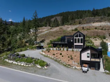7676 Cerulean Drive, Pemberton, BC, Pemberton — Single Family Residence for sale