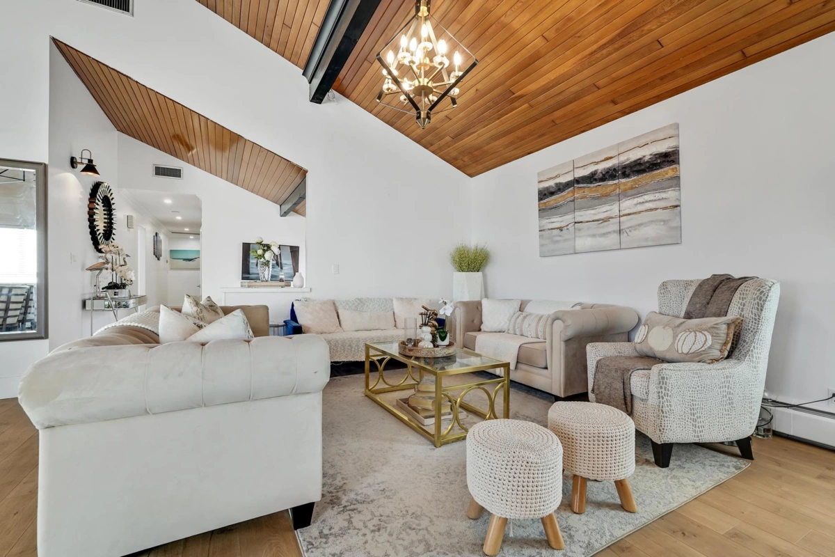 Breakfast Nook Photo of 284 54a Street, Delta, BC